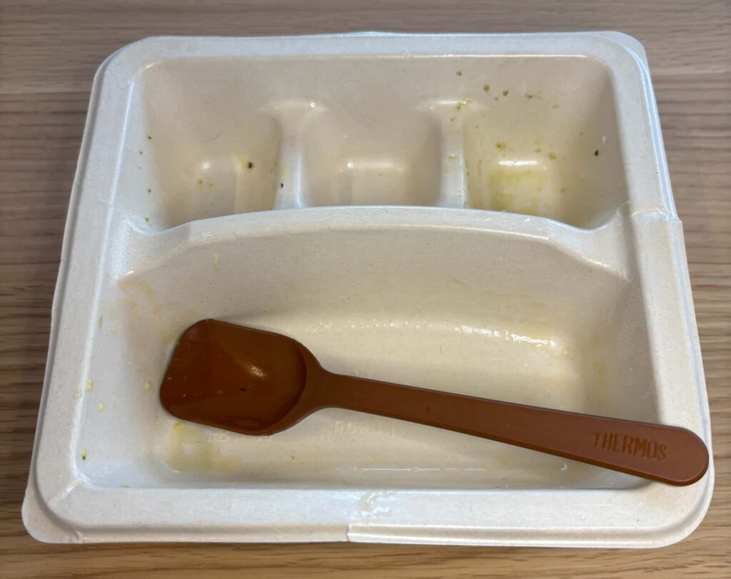 食べ終わって空になった容器