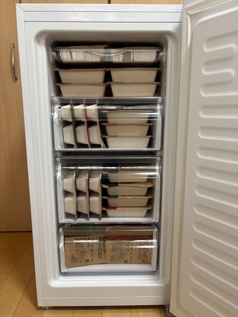 100リットル冷凍庫にナッシュを入れた全体