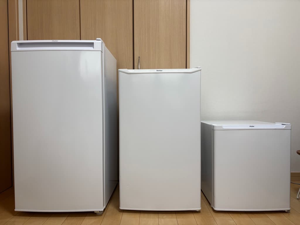 大、中、小　３つの冷凍庫が並ぶ