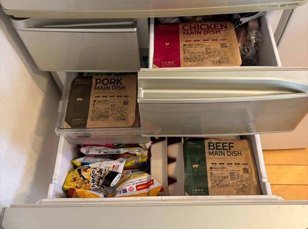 冷凍庫にナッシュを入れる