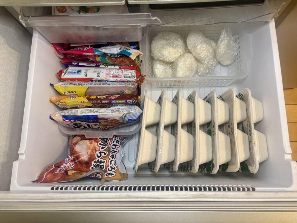 三ツ星ファームを冷凍庫に縦置きしている様子