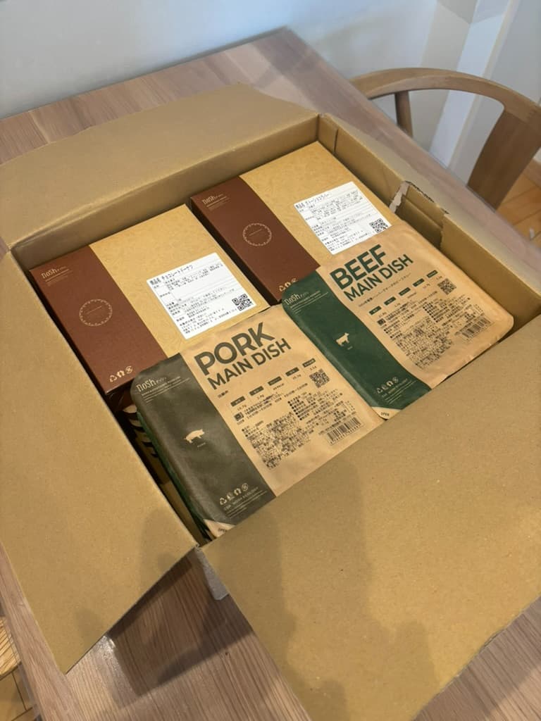 段ボールで届いたナッシュ