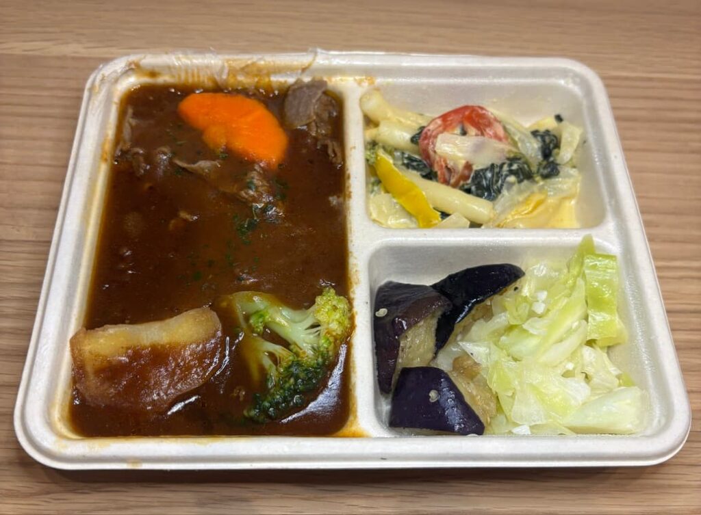 デリピックスじっくり煮込んだビーフシチュー赤ワイン仕立ての実食写真