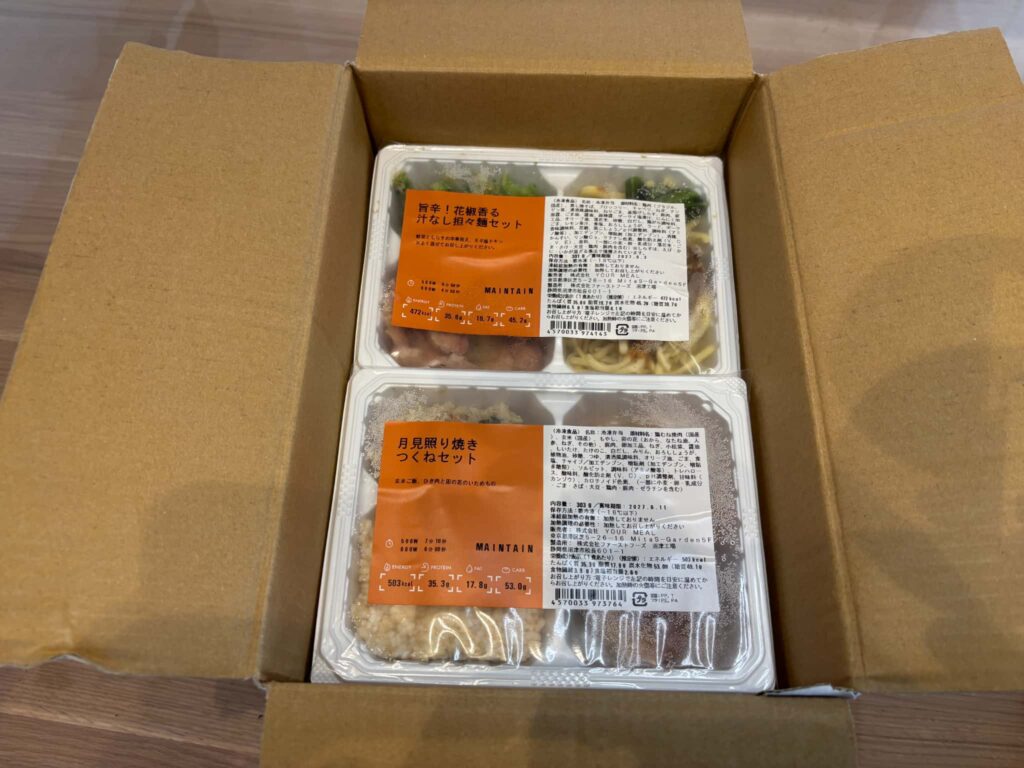 ダンボールを開けた様子