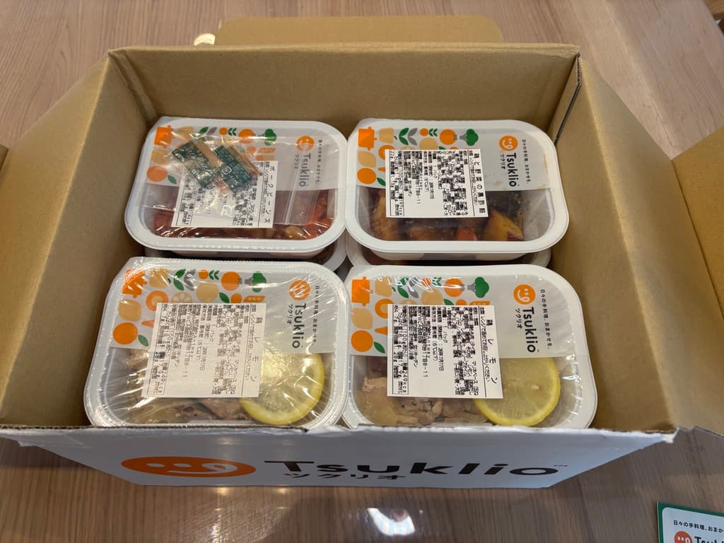 ツクリオが届いてダンボールを開けた様子