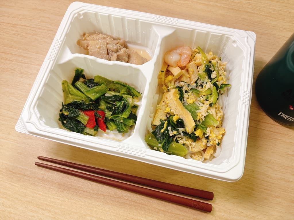 タイの風香るパッタイセットを温めた昼ごはん